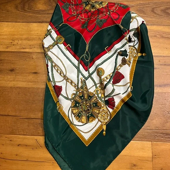 Larga bandana with print 100% sets-silk in color green red white and gold